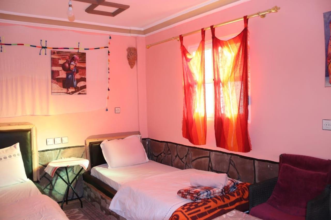 Maison d'hôtes La vallée des nomades Msemrir Exterior foto