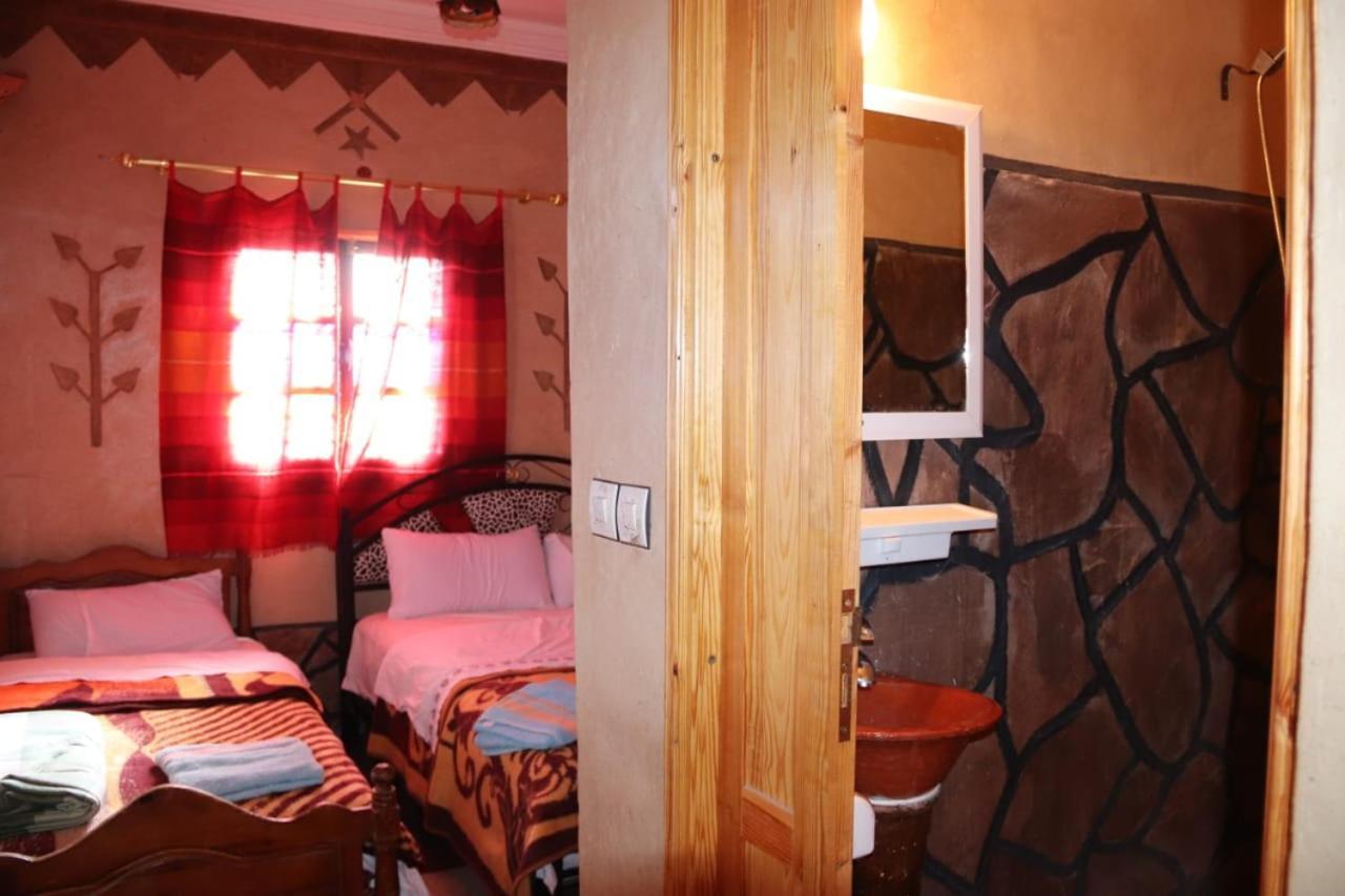 Maison d'hôtes La vallée des nomades Msemrir Habitación foto