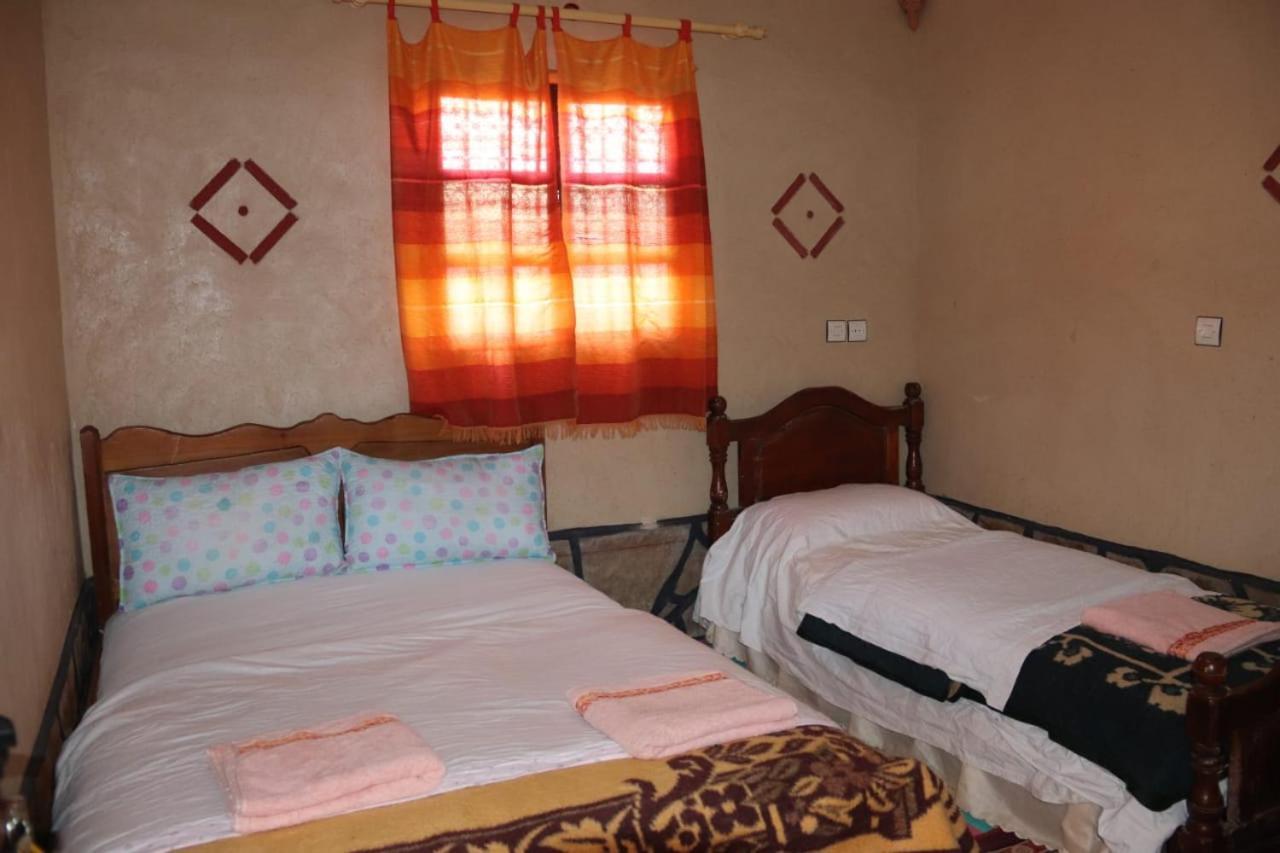 Maison d'hôtes La vallée des nomades Msemrir Habitación foto