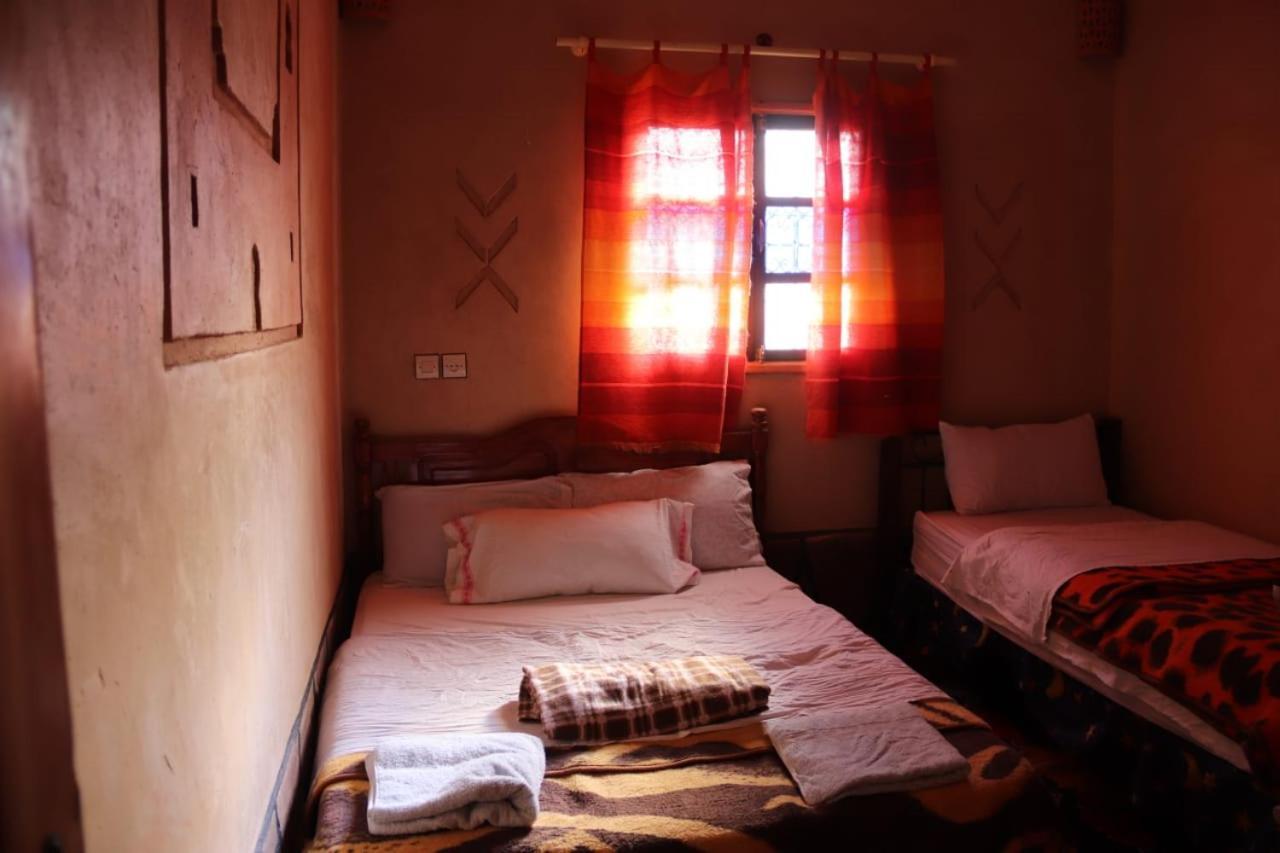 Maison d'hôtes La vallée des nomades Msemrir Habitación foto