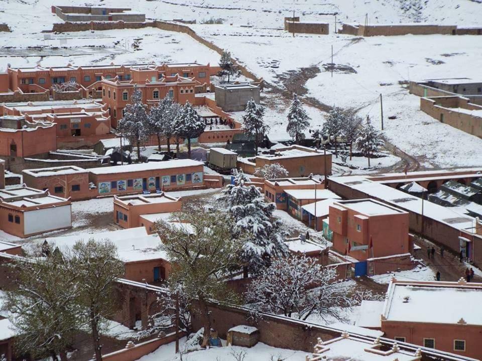 Maison d'hôtes La vallée des nomades Msemrir Exterior foto